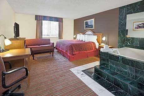 1 King Bed Studio Suite Jetted Tub Non-Smoking
