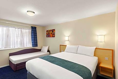 Triple Room (One Double & One Single)