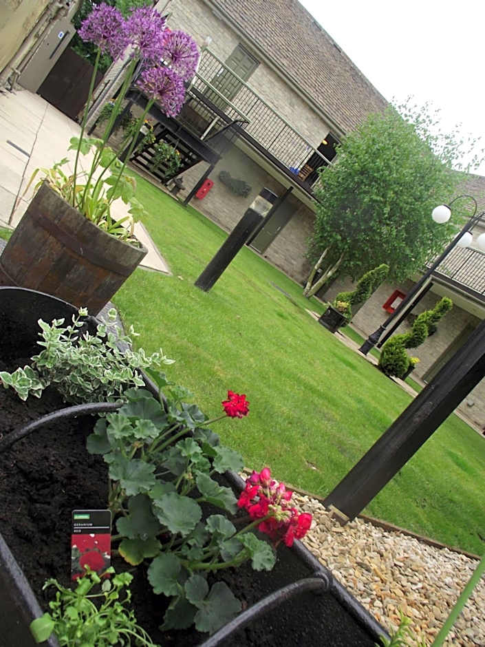 Sturdy`s Castle - Historic Coaching Inn near Blenheim Palace, Oxfordshire