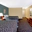 Days Inn & Suites by Wyndham Kalamazoo