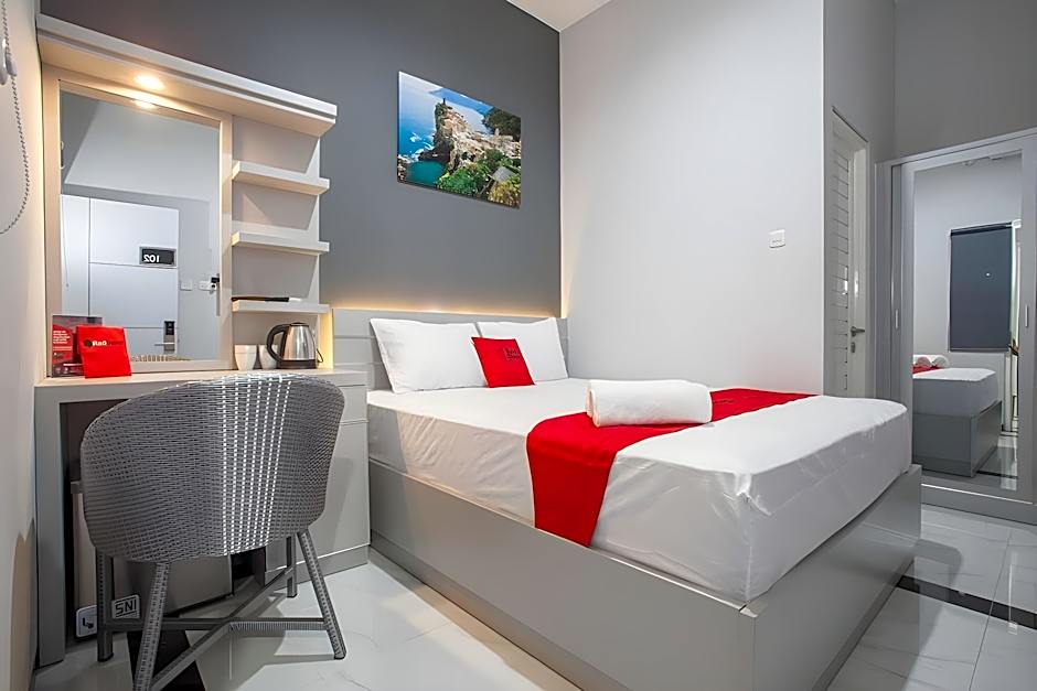 RedDoorz Plus near Politeknik Negeri Malang