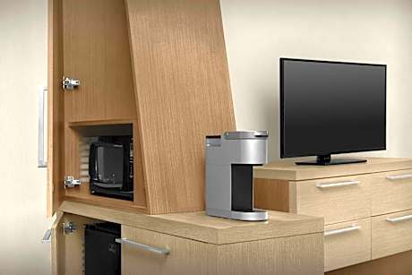 Studio with Two Queen Beds and Sofa Bed - Hearing Accessible