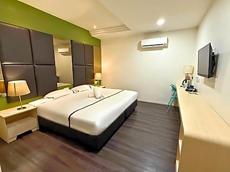 Superior - 1 Wide King Bed