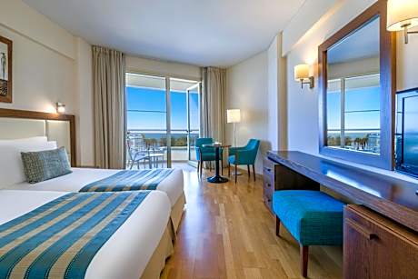 Triple Room with Side Sea View (2 adults + 1 child)