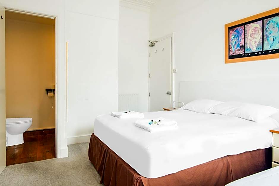 OYO The Lodge Bournemouth