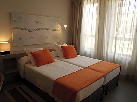 Duplex (4 Twin Beds and 1 Double Sofa Bed)