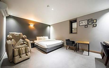 Changwon Myeongseodong Play