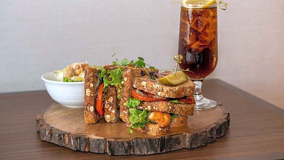 Holiday Inn Winnipeg-South By IHG