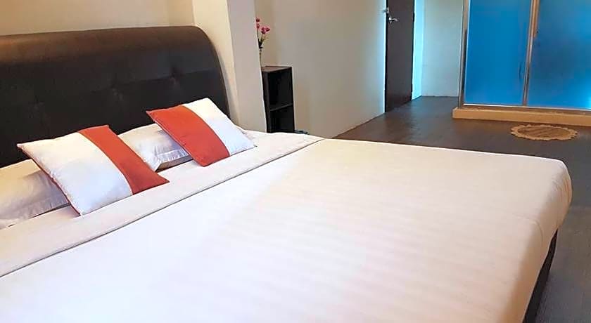 JAM Hotel Kota Warisan Near ERL Salak Tinggi Sepang