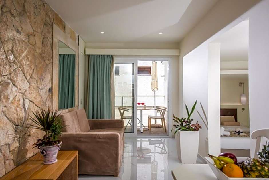 W Suites by Estia ex Camelot