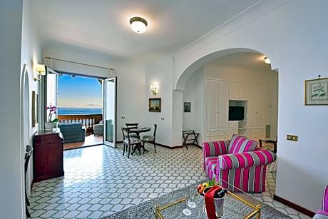 Deluxe Suite with Sea View