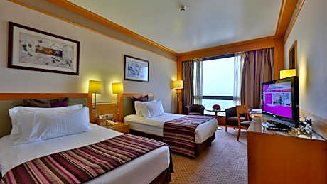 Standard Twin Room with Club Lounge Access