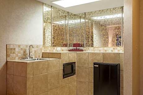 Two-Bedroom Apartment with Jetted Tub - Non-Smoking