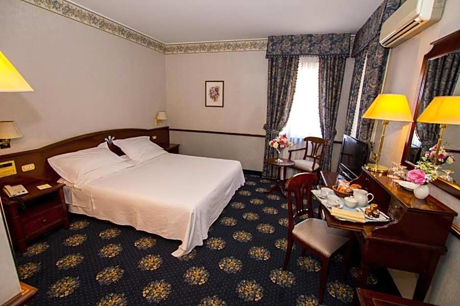Hotel De La Ville