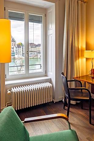 Double Room with View to Rhine River