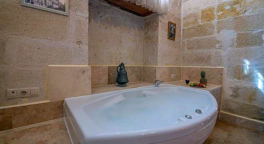 KAPALOS CAVE SUİTES