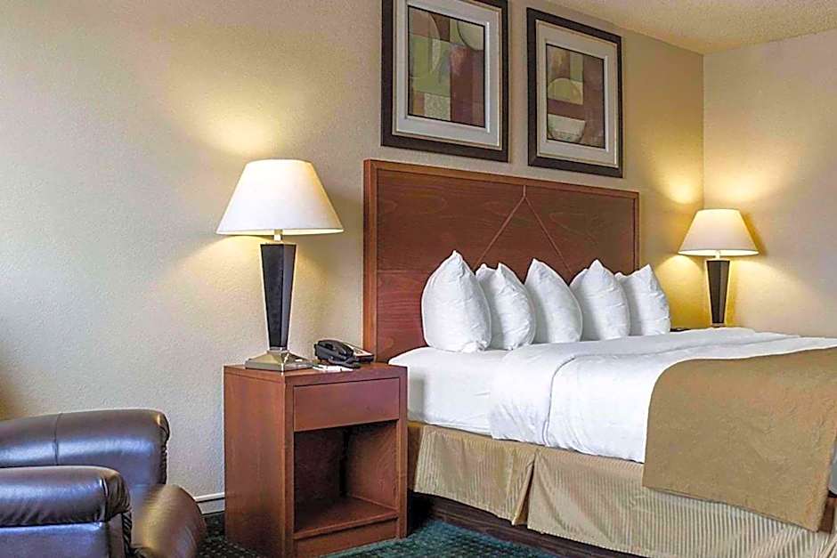 Baymont by Wyndham Jamestown Conference Center & Water Park
