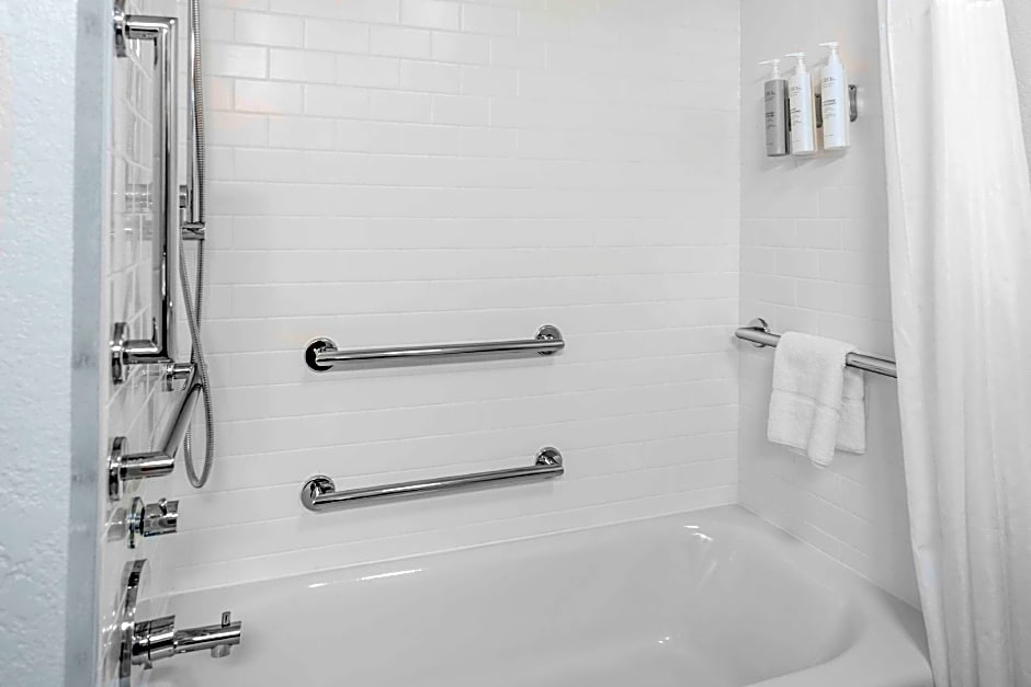 Photo 1 of 1 of 1 King Bed, Hearing/Mobility Accessible, Bathtub