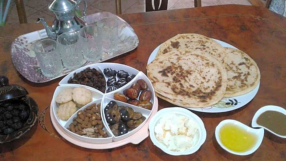 désert tours & Hôtel Titanic lac irik