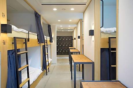 Bunk Bed in Mixed Dormitory Room (18 Adults)