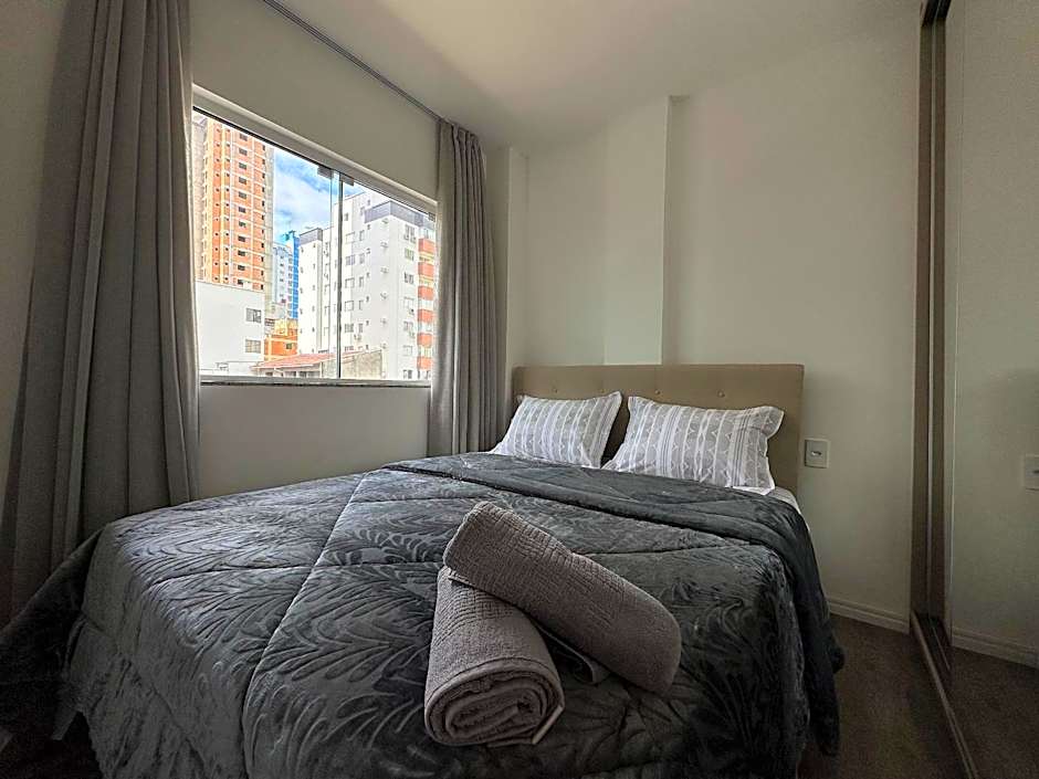 LA02- 2 Suítes +1Quarto | Jacuzzi | Churrasqueira