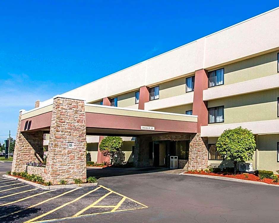 Photo 1 of 29 of Quality Inn & Suites Warren - Detroit