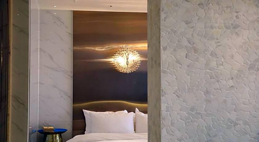 Hotel February Dong Seong Ro