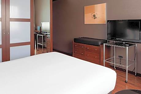 Standard Room, 1 Queen Bed