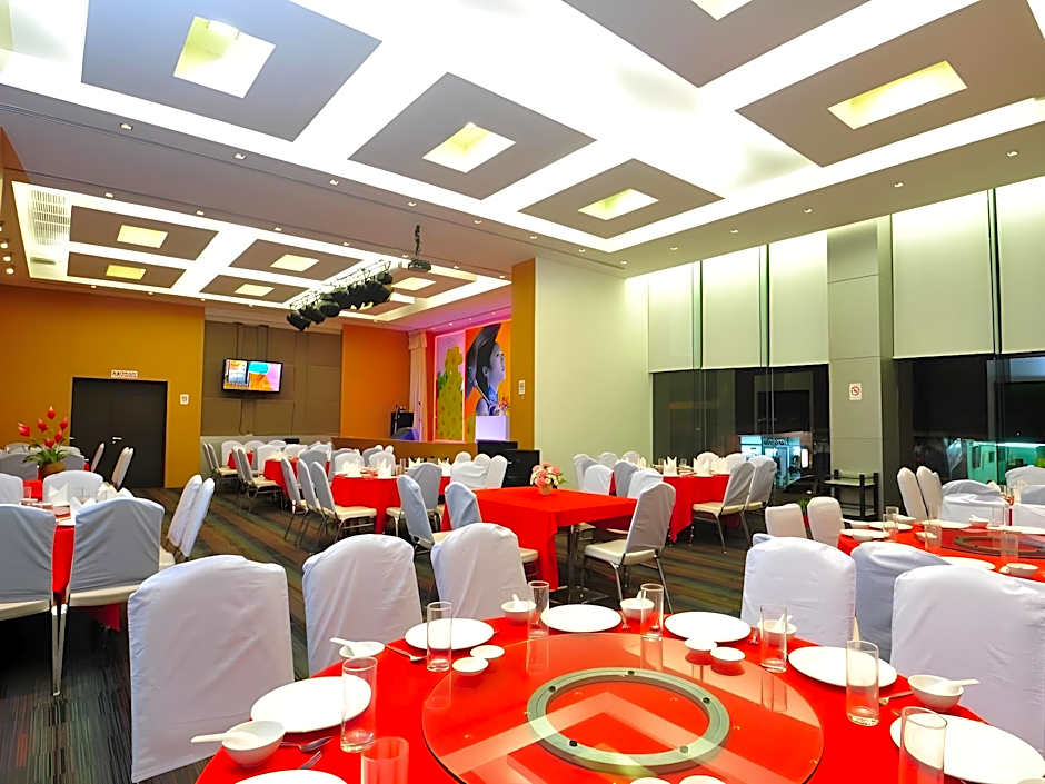 Mayflower Grande Hotel