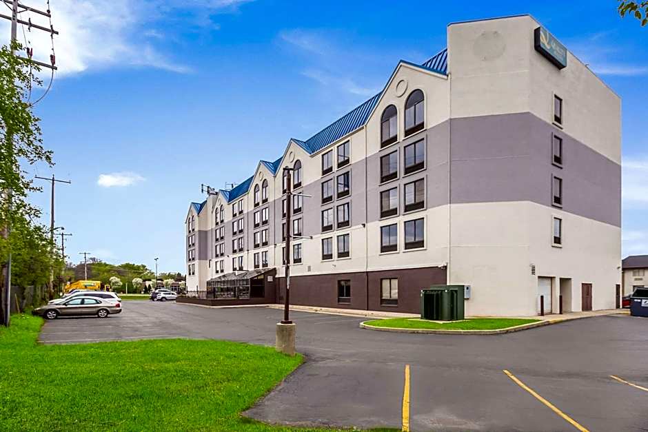 Quality Suites Milwaukee Airport