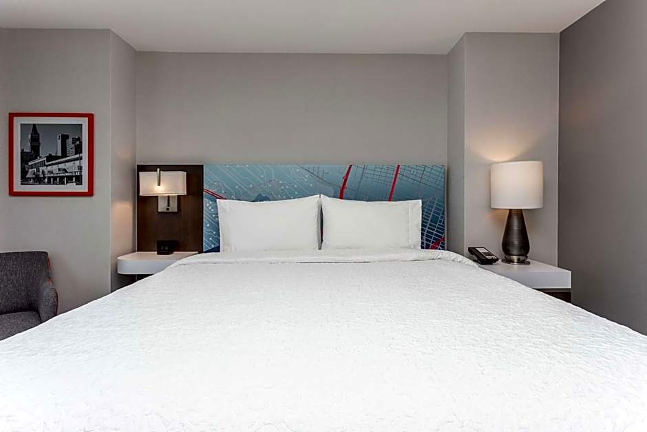 Photo 1 of 4 of 1 King Bed, City View