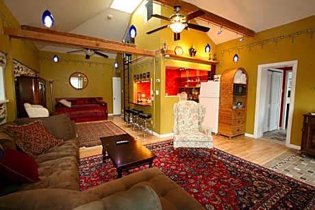 Family Room with Garden View