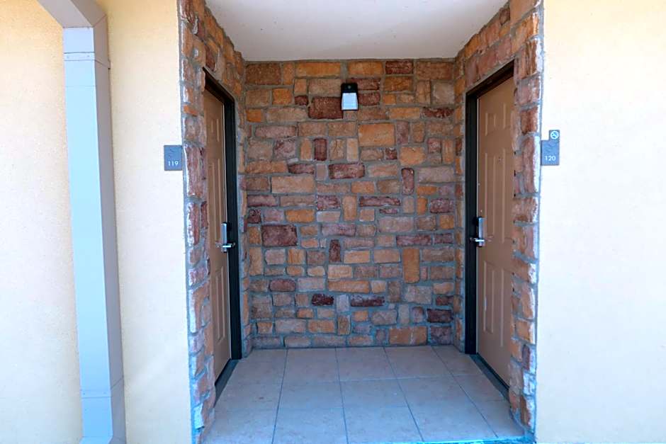 West Worth Inn & Suites White Settlement