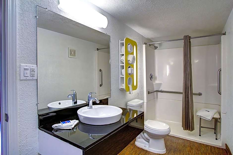 Motel 6 Richfield OH