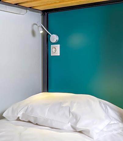 Single Bed in Mixed Dormitory Room