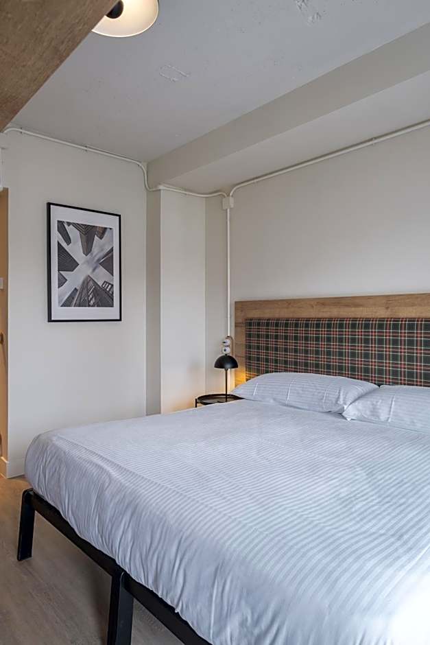LATROUPE Grand Place Hostel