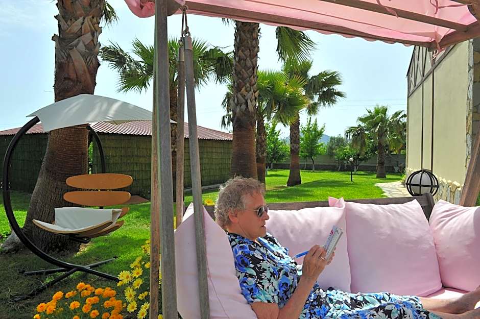 Grenadine Lodge