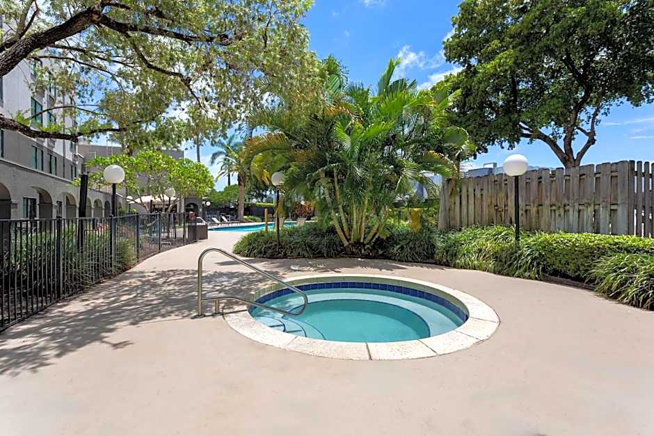La Quinta Inn & Suites by Wyndham Fort Lauderdale Cypress Creek