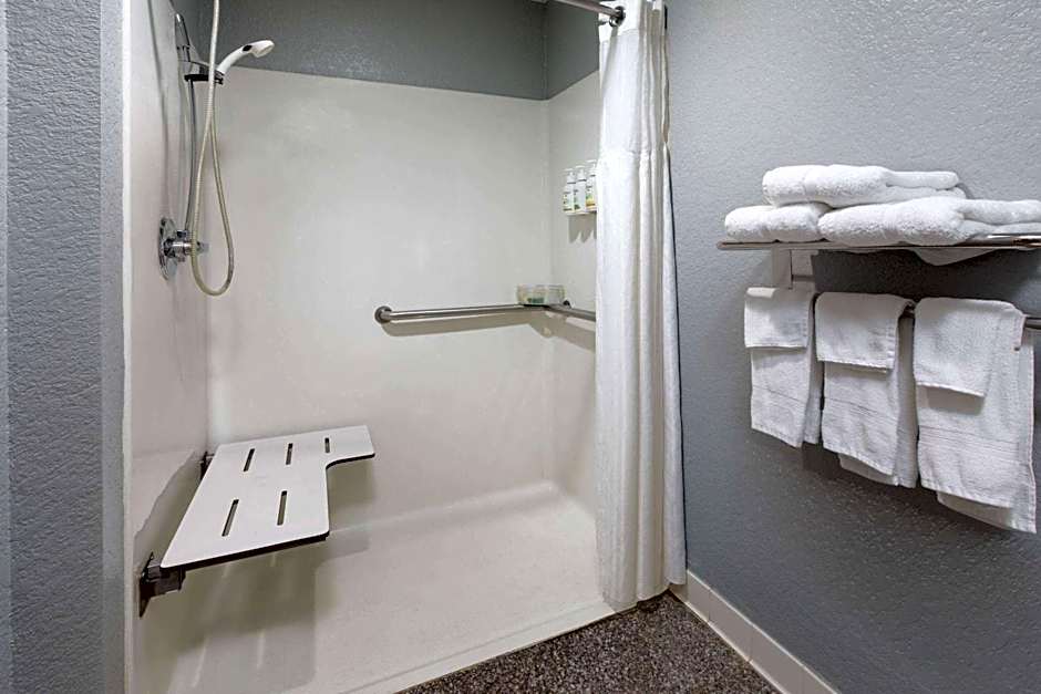 AmericInn by Wyndham Grinnell