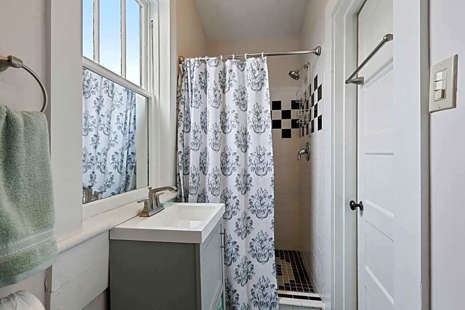 Freret Apartments near Streetcar & Tulane