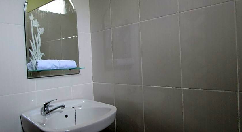 Anang Bed & Breakfast Syariah by Ndalem Beong