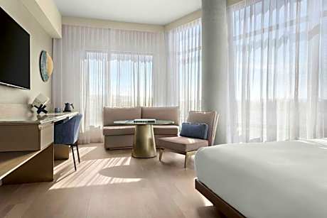 Corner King Room