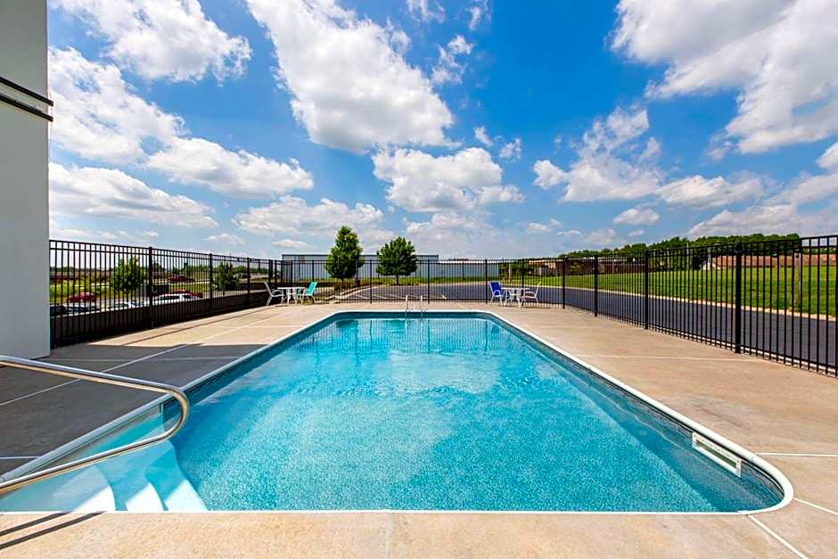 La Quinta Inn & Suites by Wyndham Blue Springs