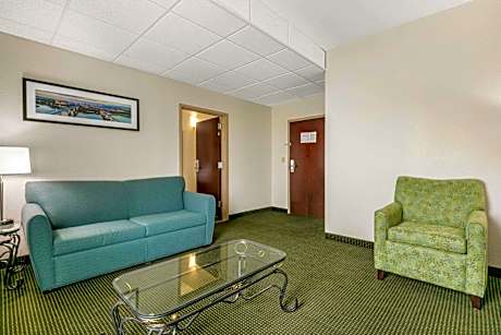 2 Queen Beds, Suite, Nonsmoking