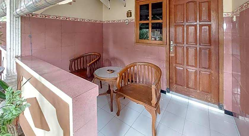 Hotel Shinta 1 near Stasiun Kertosono Mitra RedDoorz
