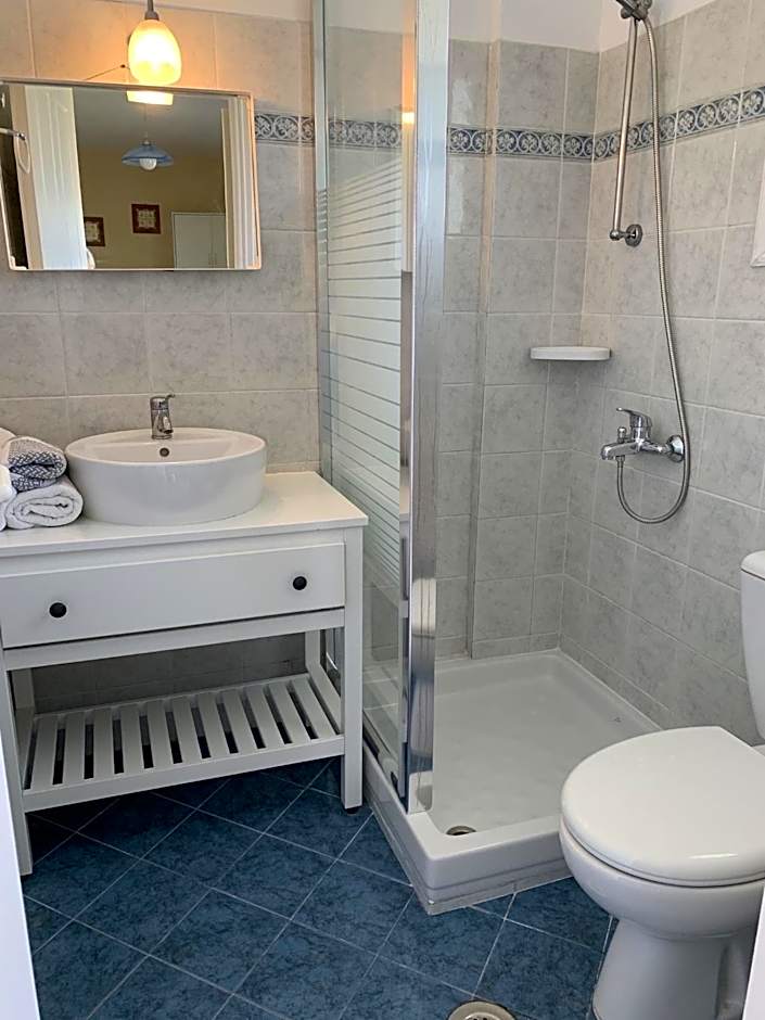 The Mayflower Studios & Apartments