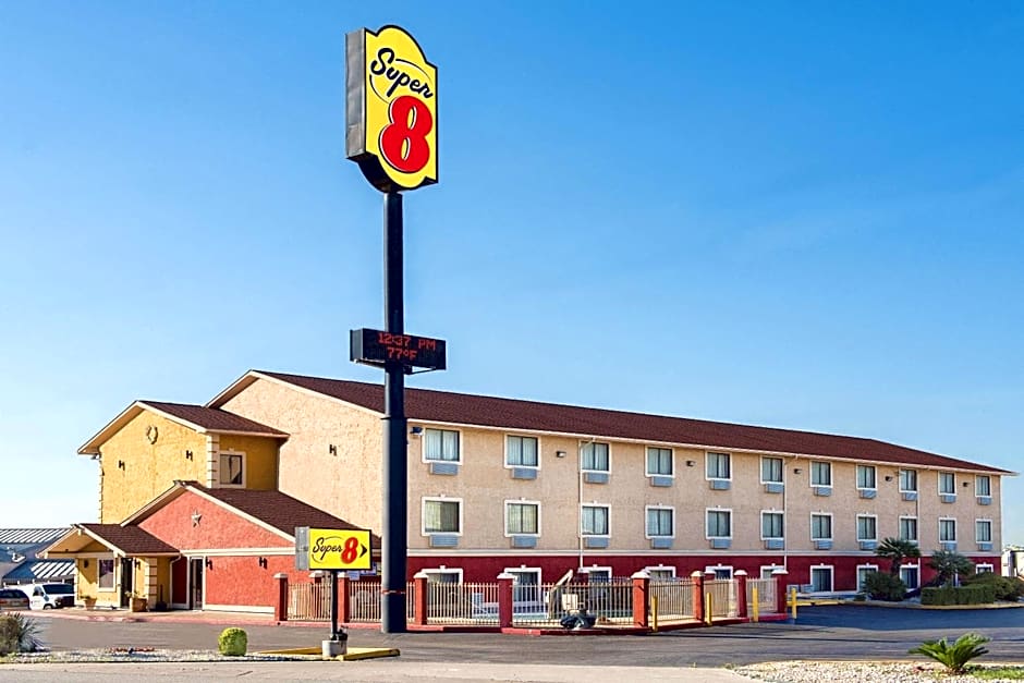 Super 8 by Wyndham San Antonio/I-35 North