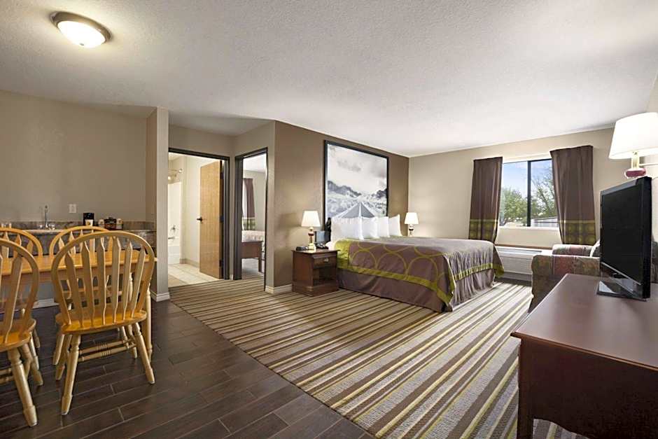 Super 8 by Wyndham Childress