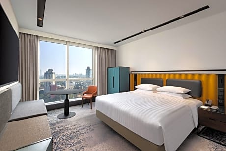 Superior King Room with City View