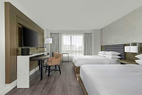 Double Room with Two Double Beds, Club Lounge Access and Adapted Tub - Mobility Accessible
